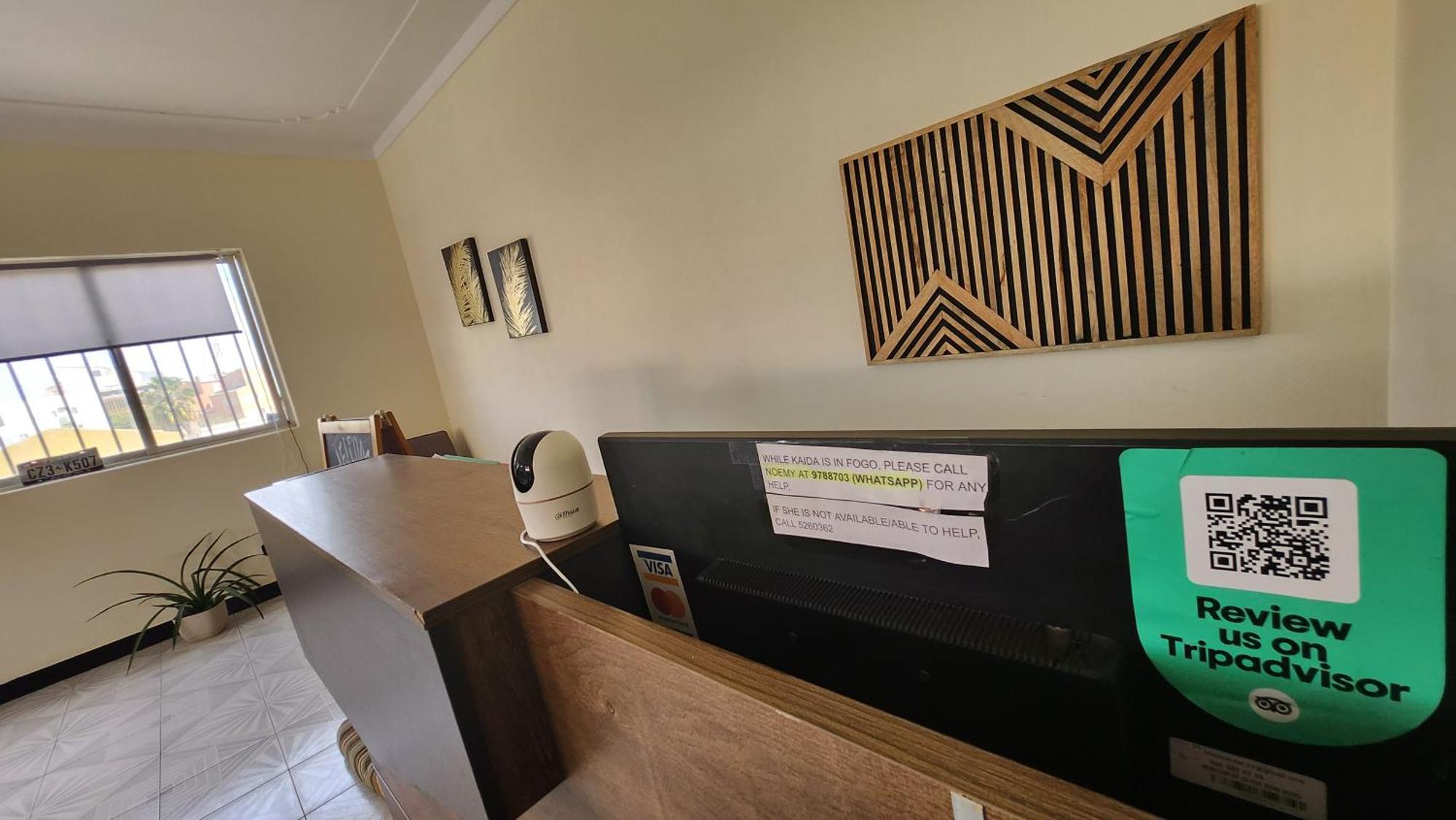 No Cash Accepted-Meeting Point Hostel- Praia, Also In Tarrafal & Fogo Exteriör bild